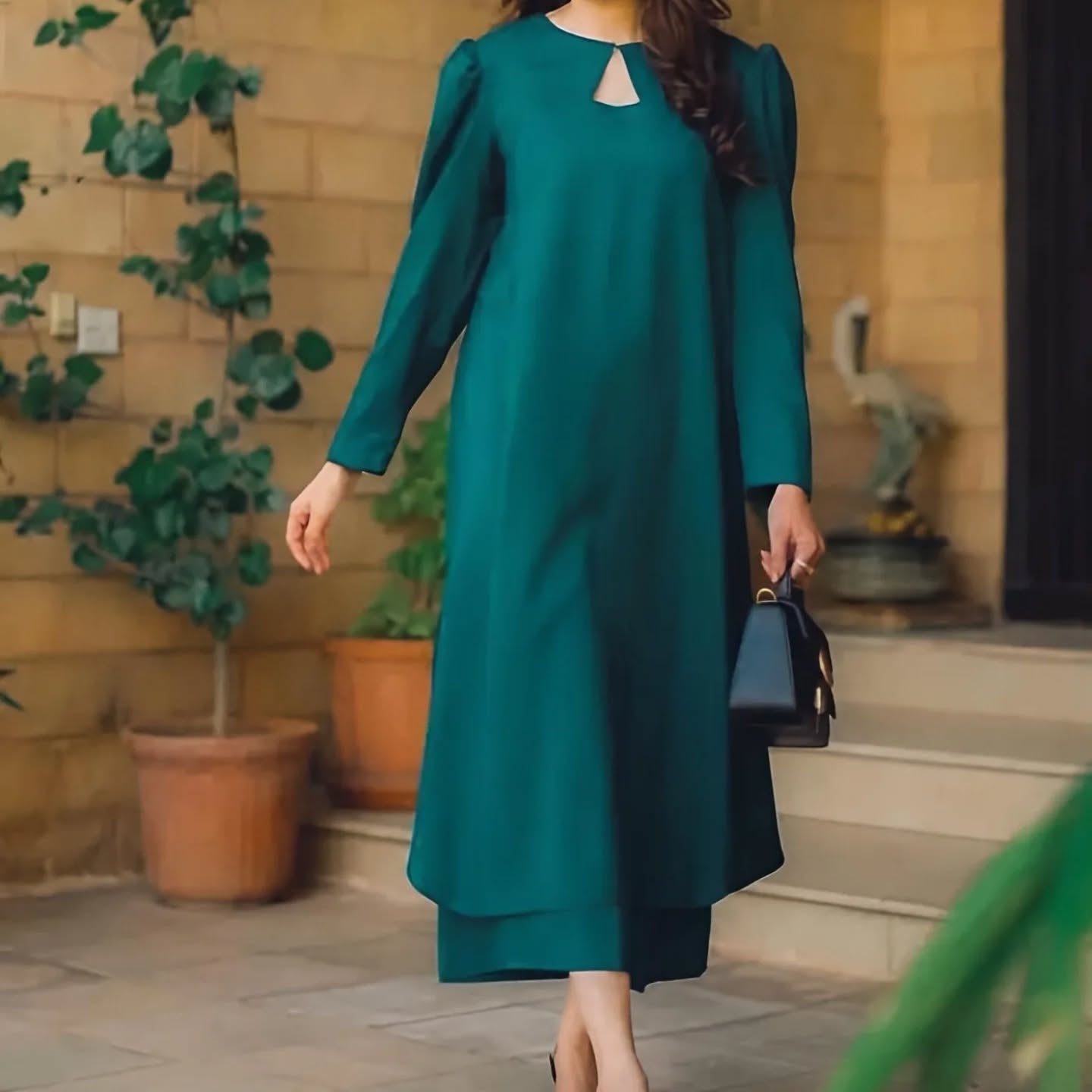 Womens New Long Dress in green, featuring a keyhole neckline and puff sleeves, made of high-quality linen fabric.